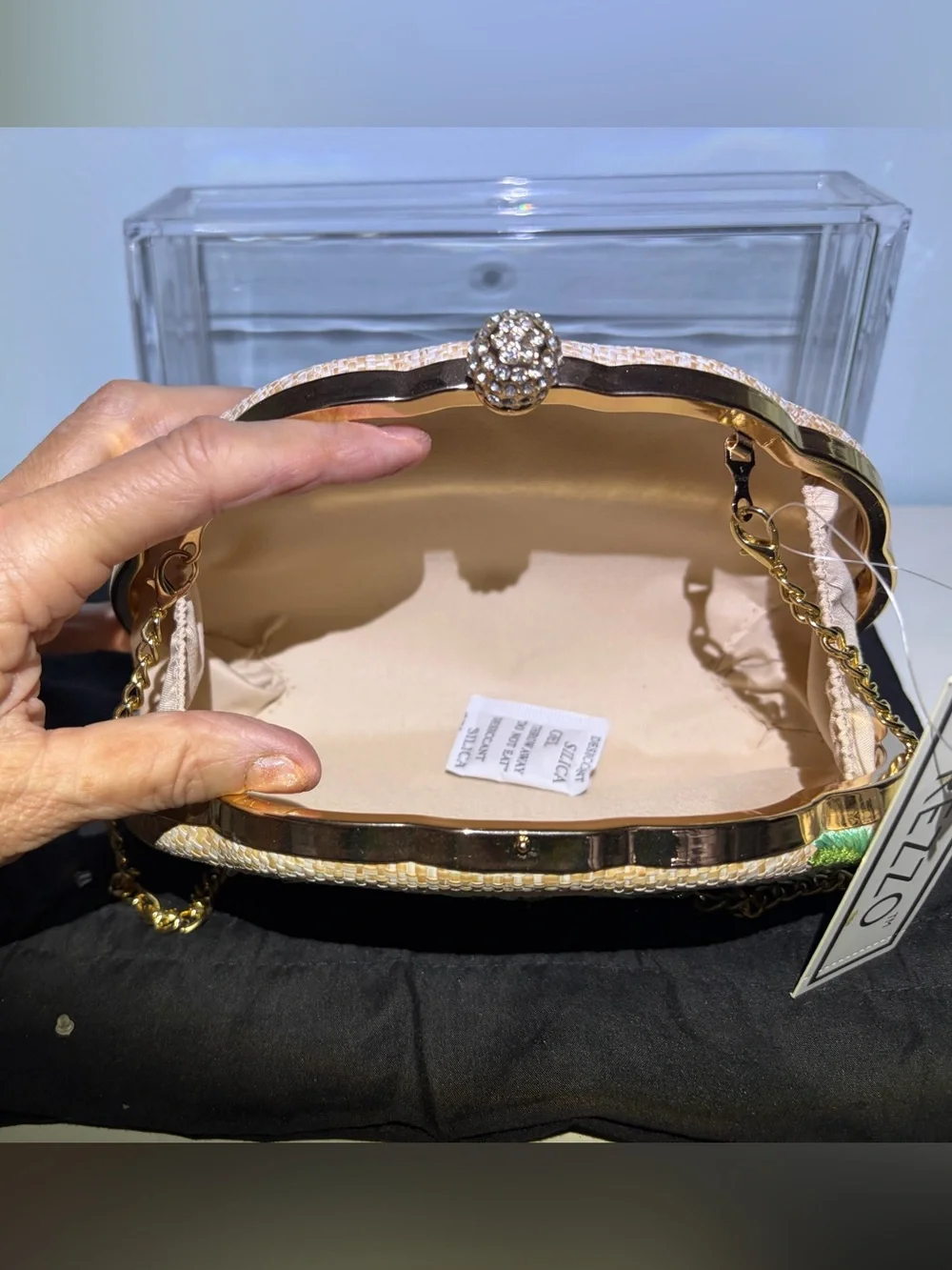 NWT Prezzo Embroidered Palm Woven Clutch With Chain or Beaded Removable Strap
